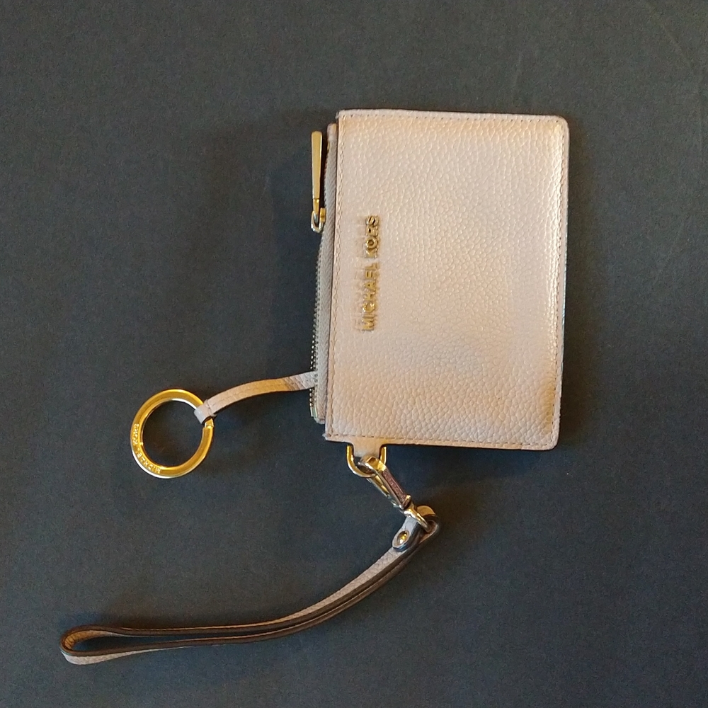 EUC. Michael kors jet set travel small leather top zip coin pouch.